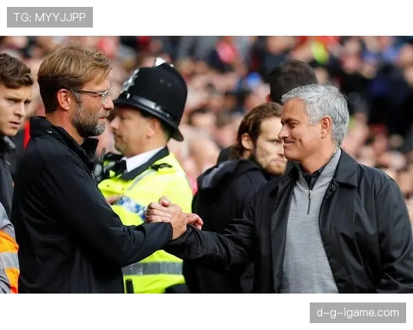 足球巨星齐聚共话赛场情谊与荣耀时刻