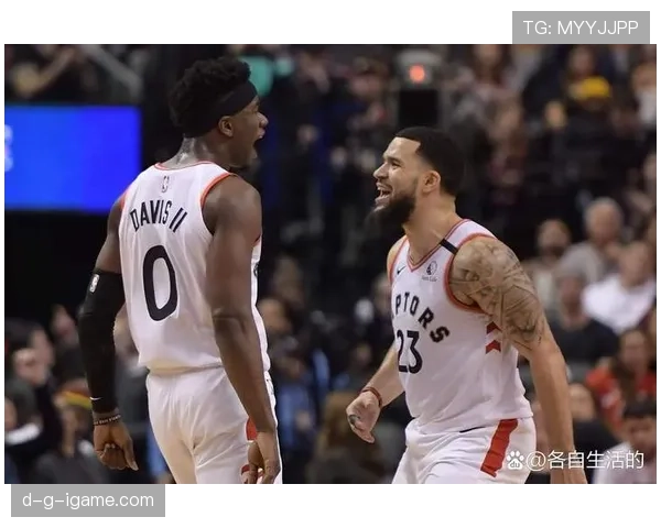 戴维斯在赛场的表现稳健，助力球队逆转取胜展现竞争力增强。